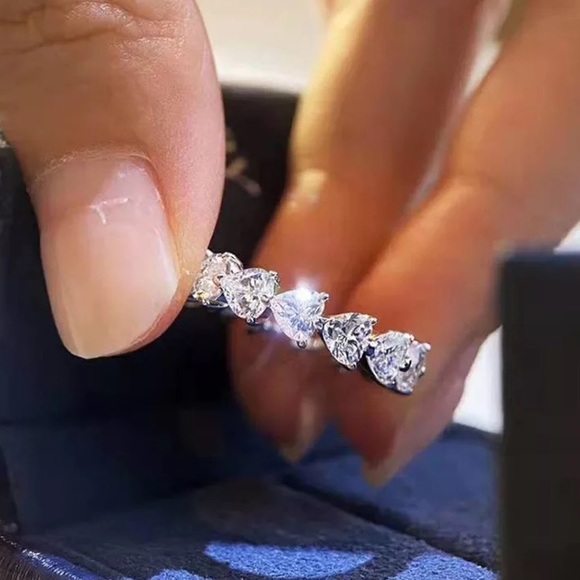 14k 3ct Heart Eternity Band - Picture 10 of 15